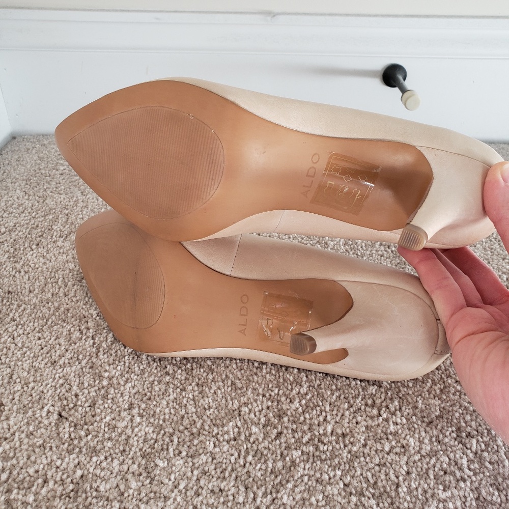 Women's Aldo Pumps - Picture 4 of 5
